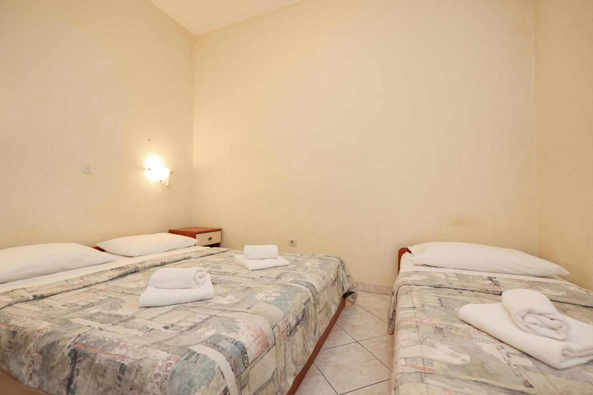 Beachfront Apartments Jermen Sukošan Eksteriør bilde