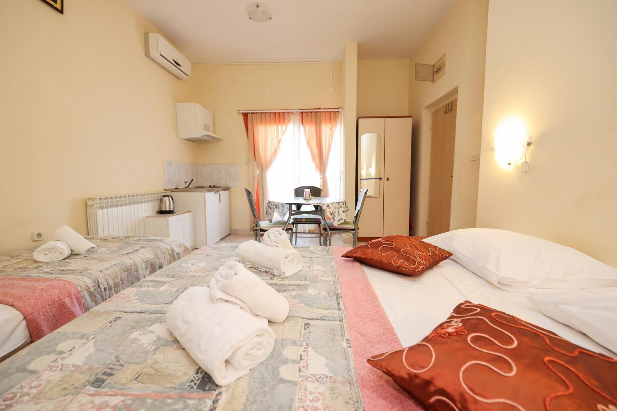 Beachfront Apartments Jermen Sukošan Eksteriør bilde