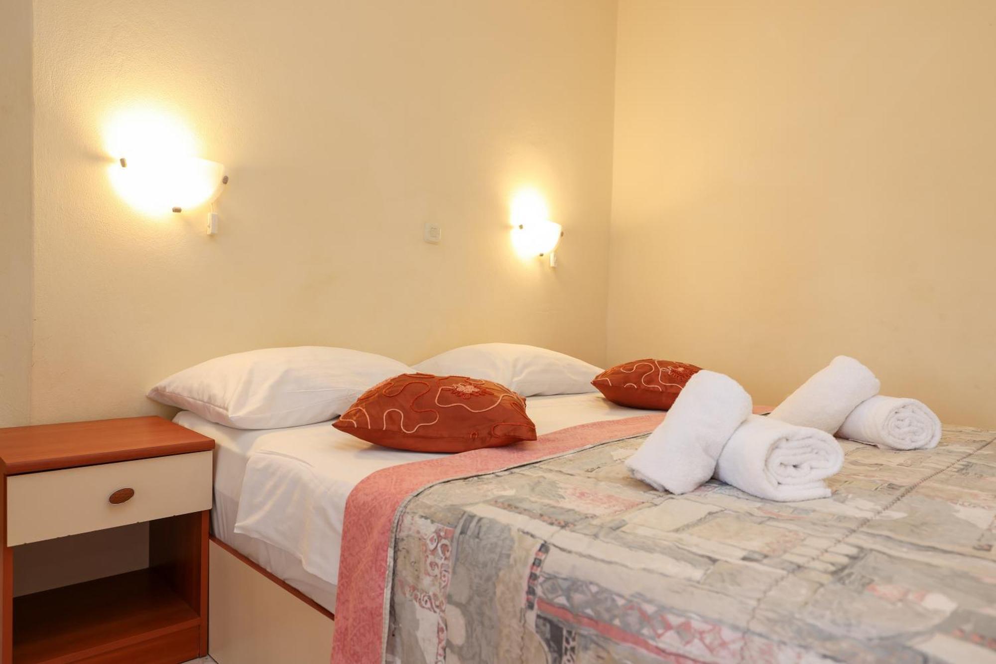 Beachfront Apartments Jermen Sukošan Eksteriør bilde