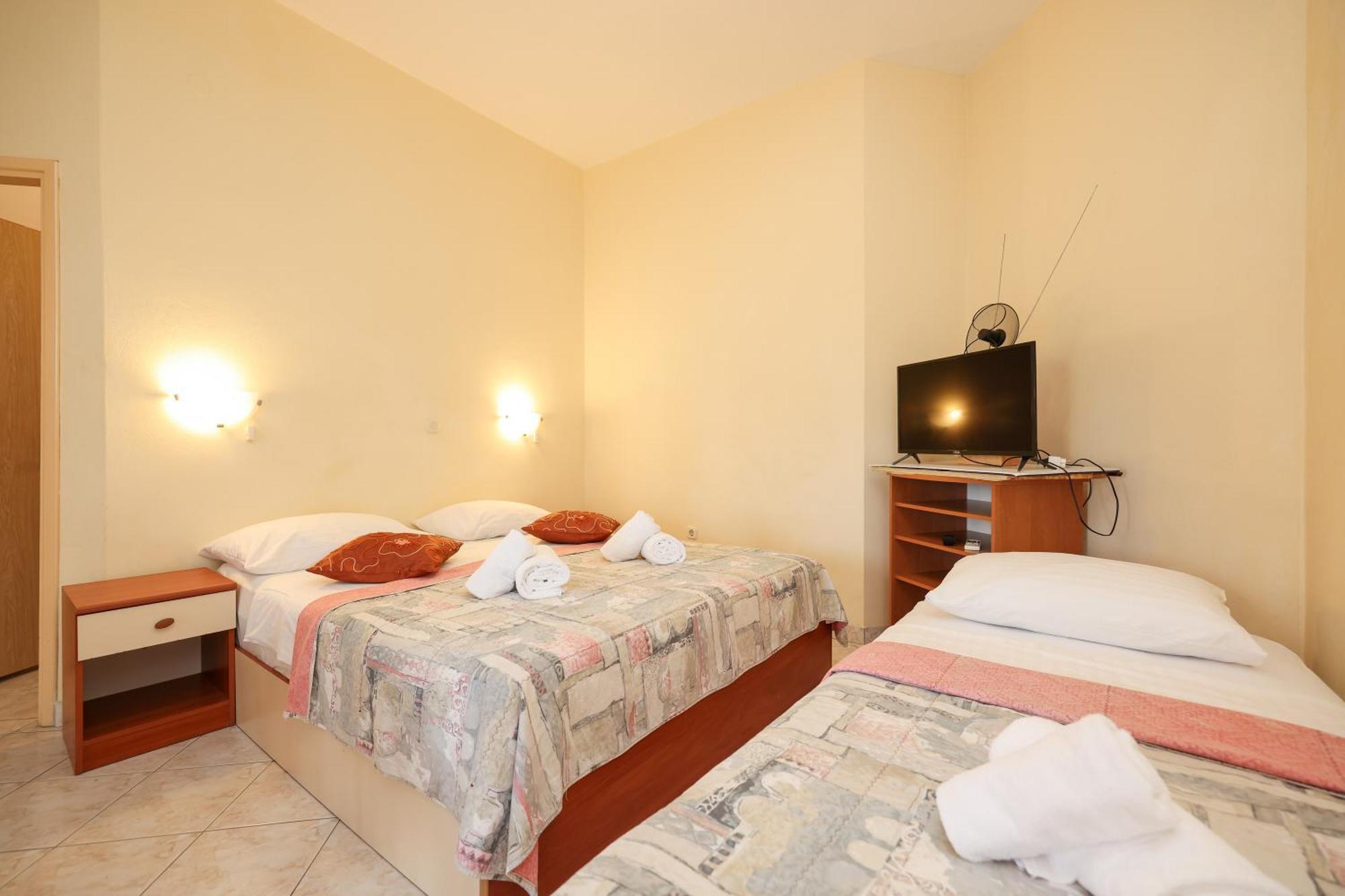 Beachfront Apartments Jermen Sukošan Eksteriør bilde