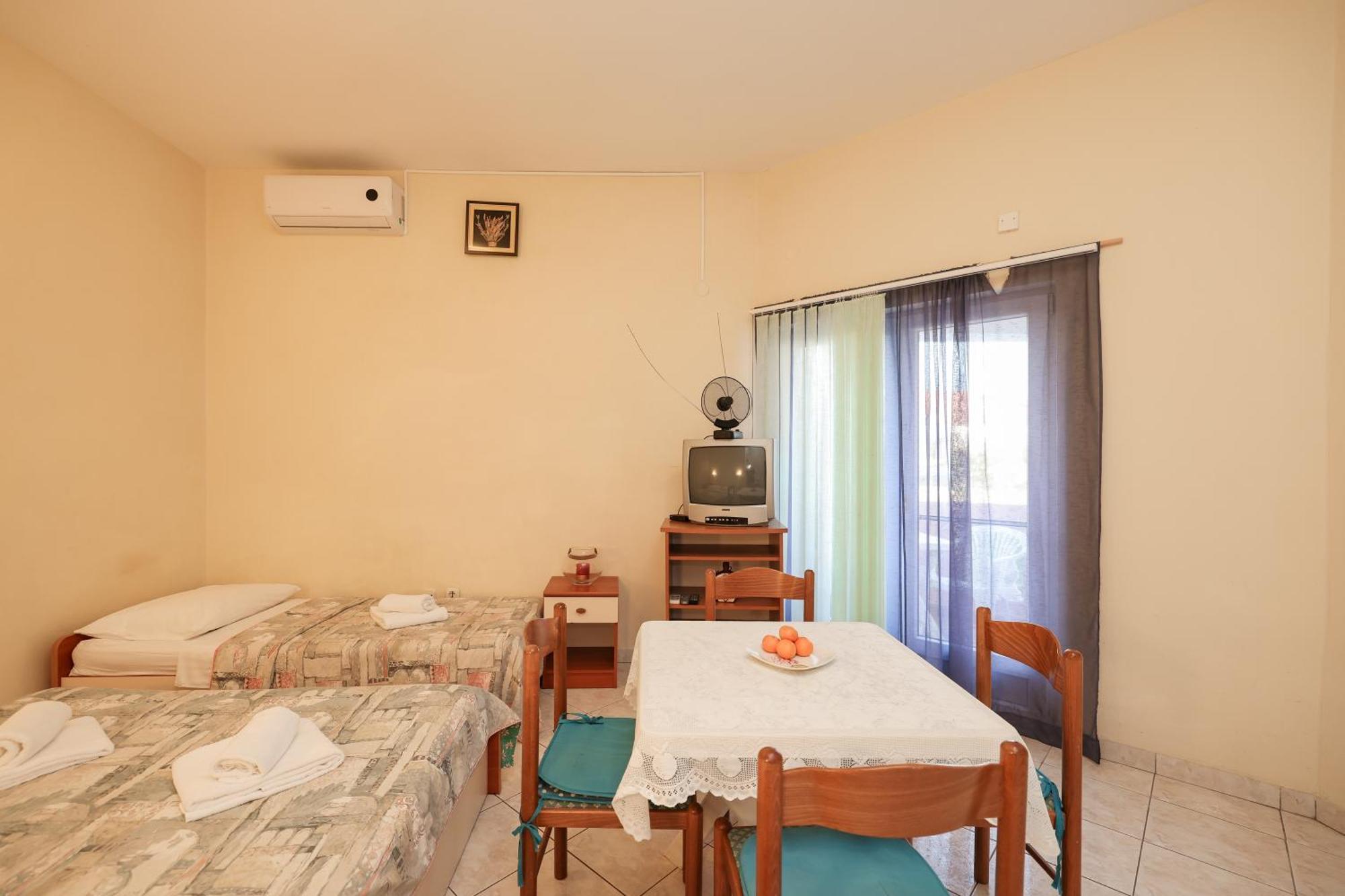 Beachfront Apartments Jermen Sukošan Eksteriør bilde