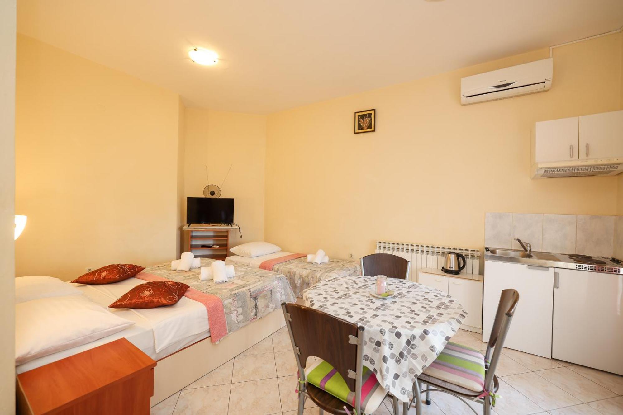 Beachfront Apartments Jermen Sukošan Eksteriør bilde